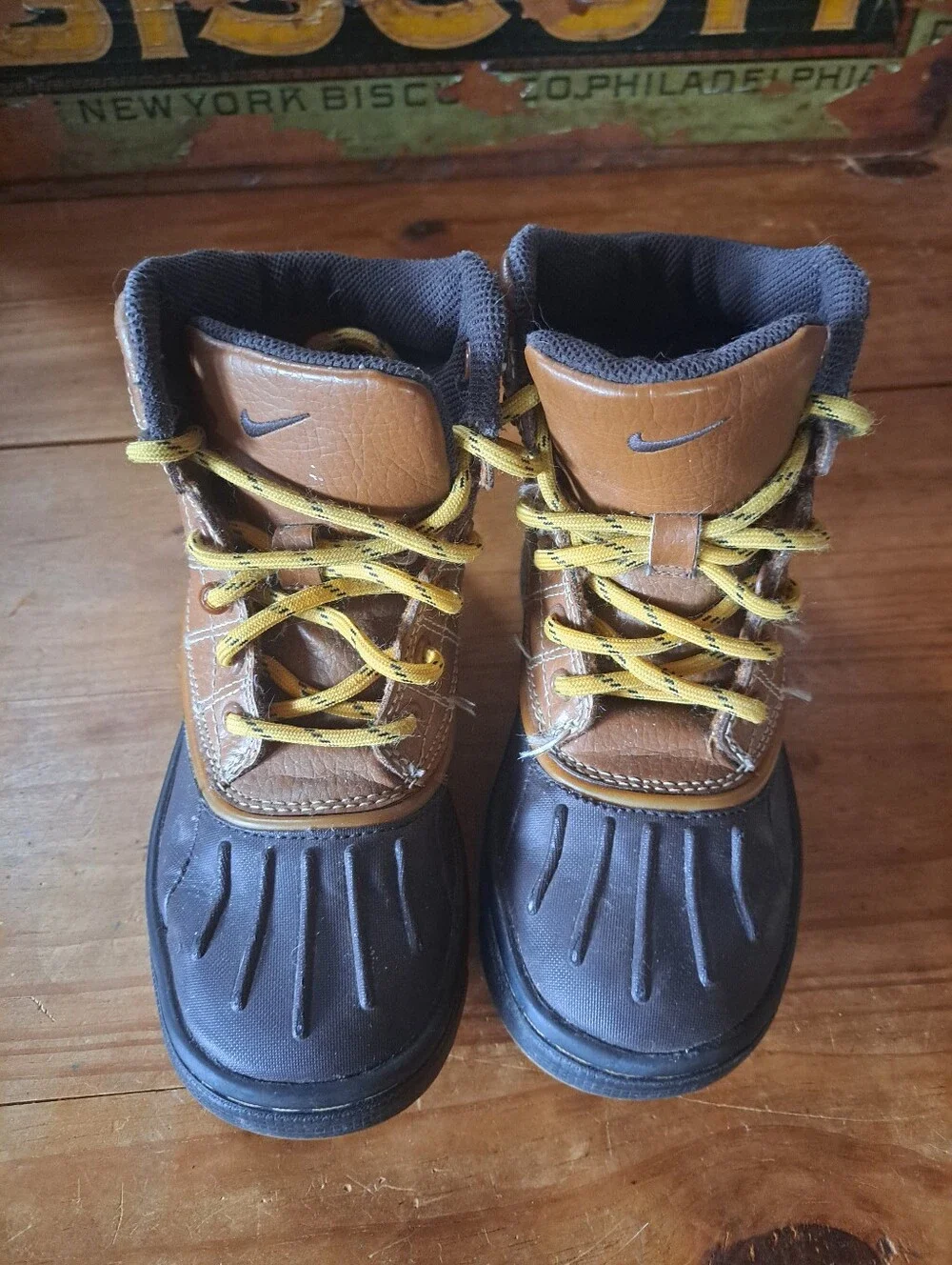 Nike ACG Woodside Waterproof Outdoor Boots Kids Size 12C Leather 415079-200